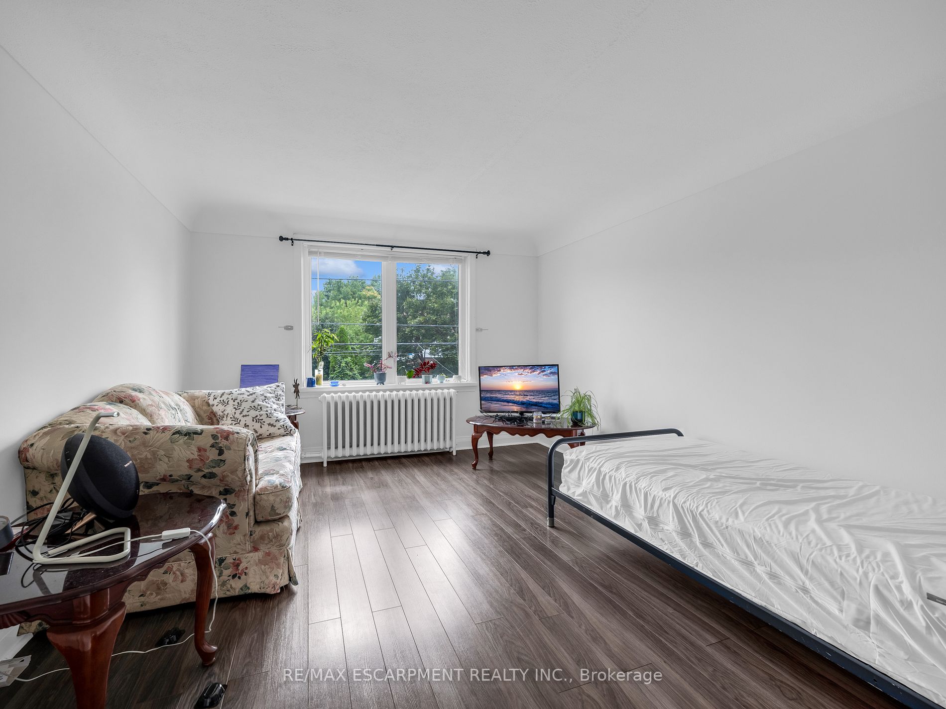 160 Welland Ave