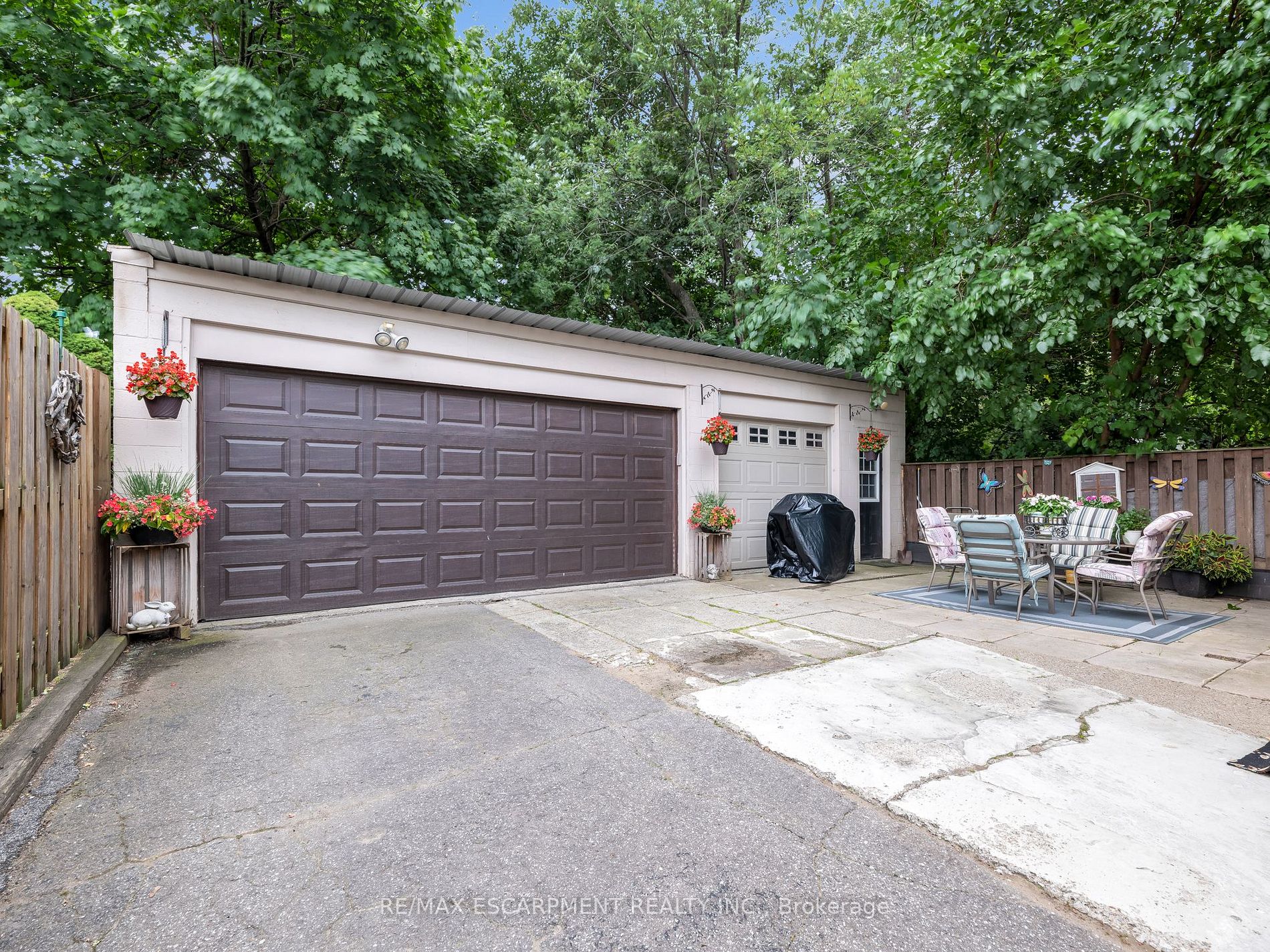 160 Welland Ave