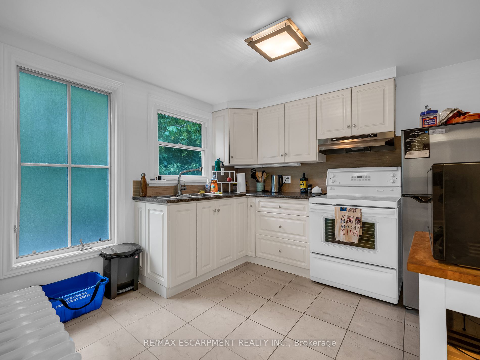 160 Welland Ave