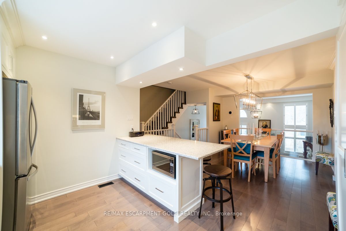 371 Wilson St E, #5