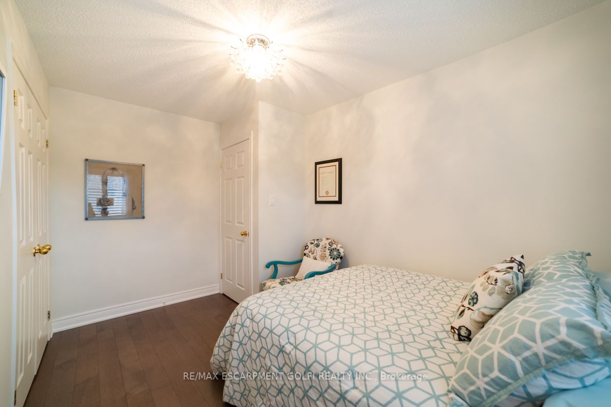 371 Wilson St E, #5