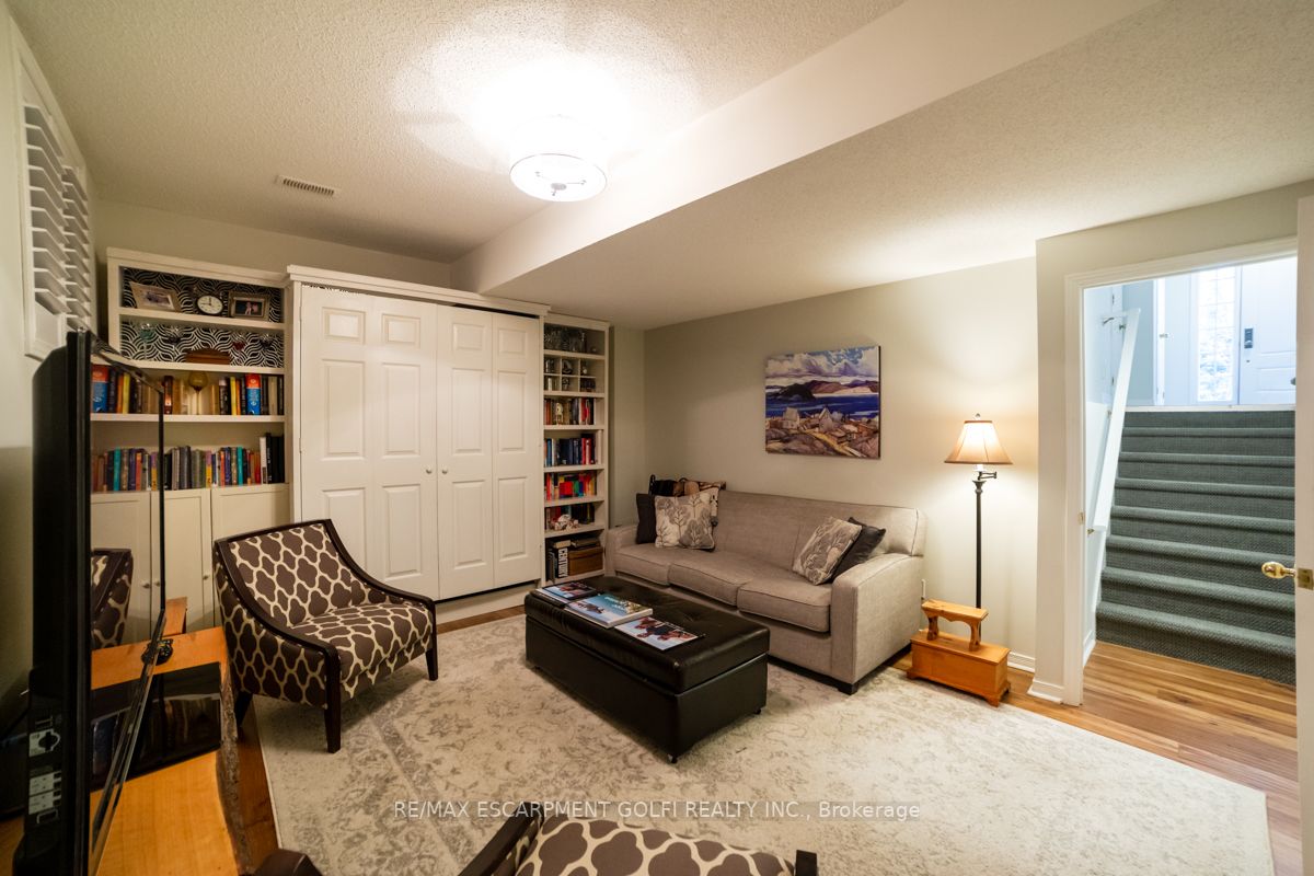 371 Wilson St E, #5