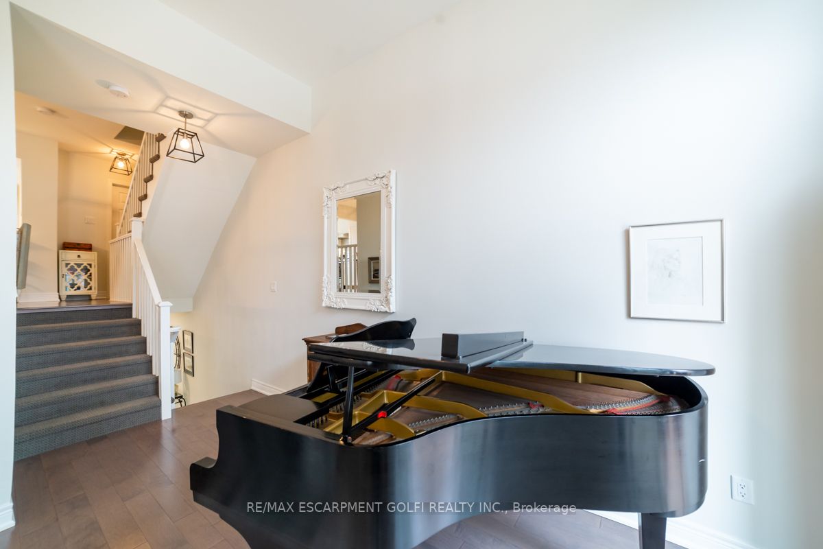 371 Wilson St E, #5