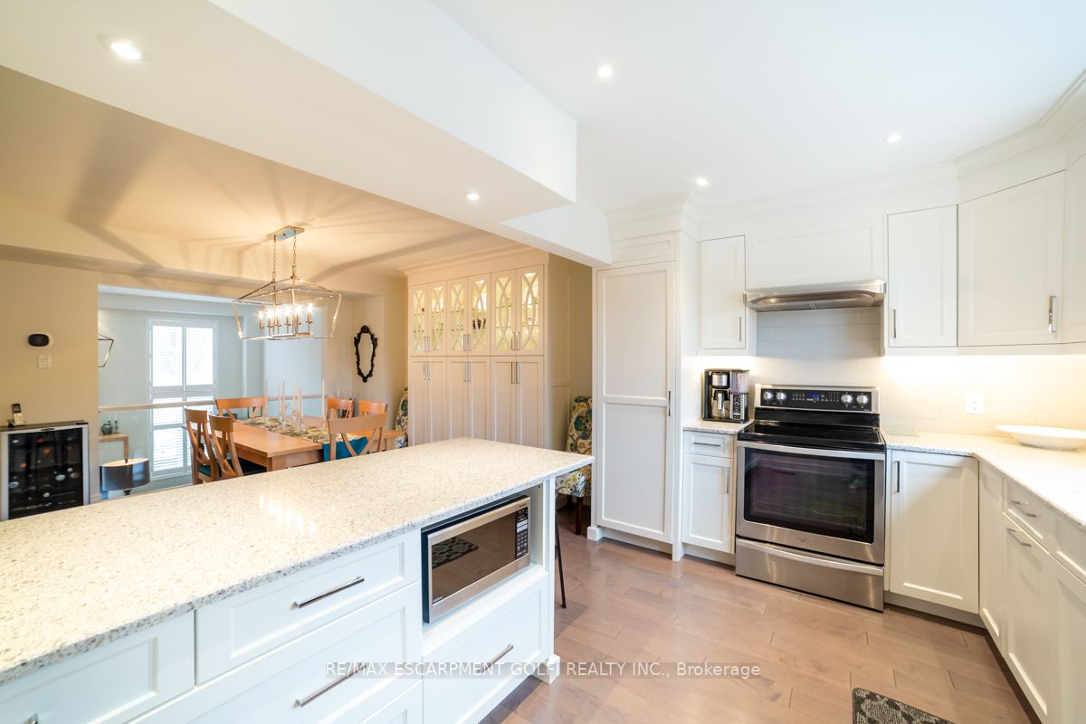 371 Wilson St E, #5