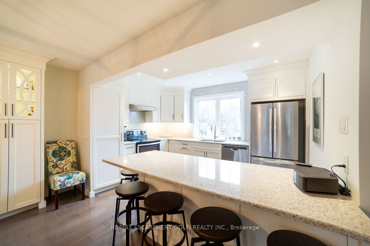 371 Wilson St E, #5