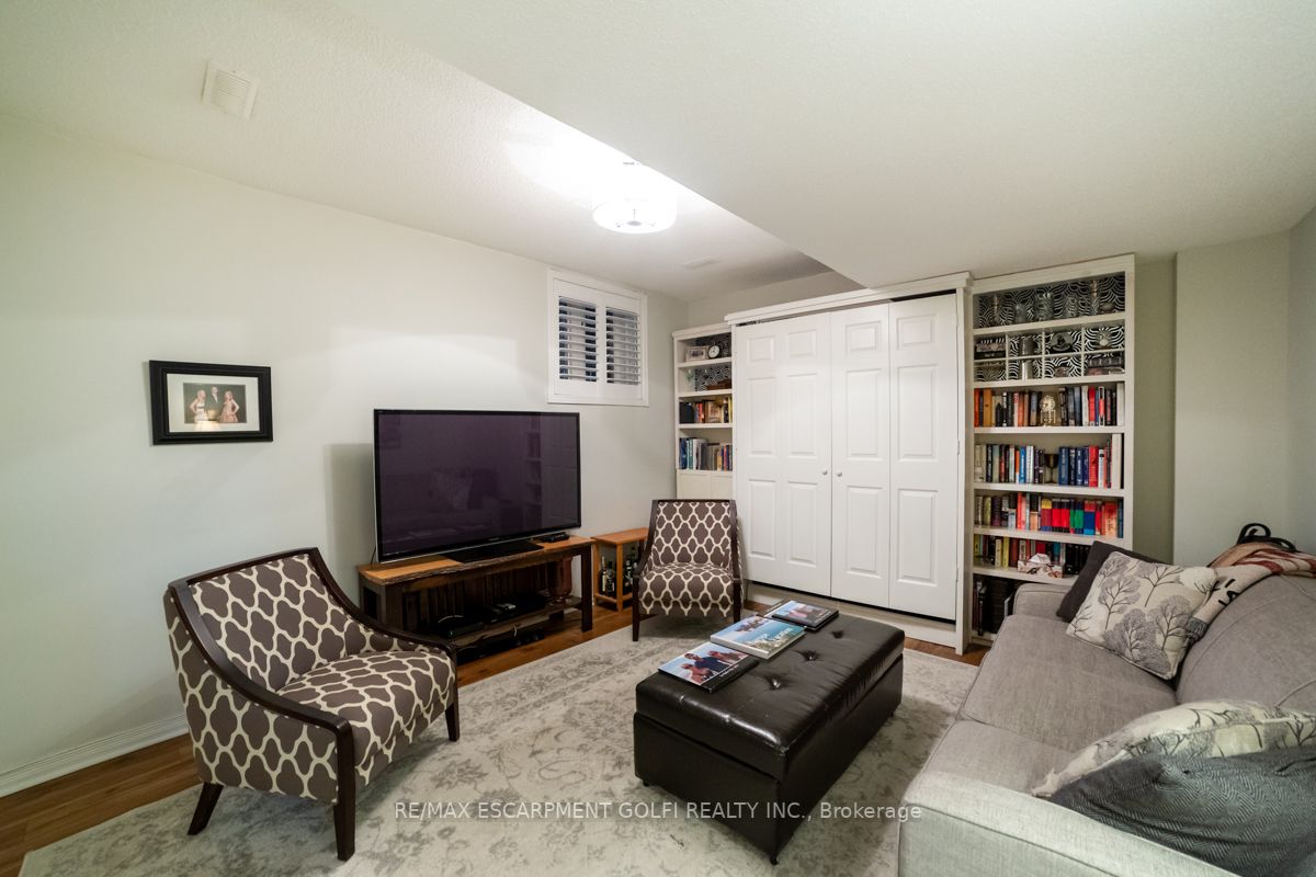 371 Wilson St E, #5