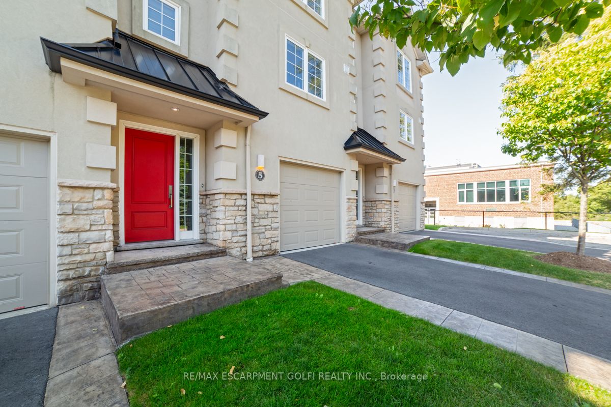 371 Wilson St E, #5