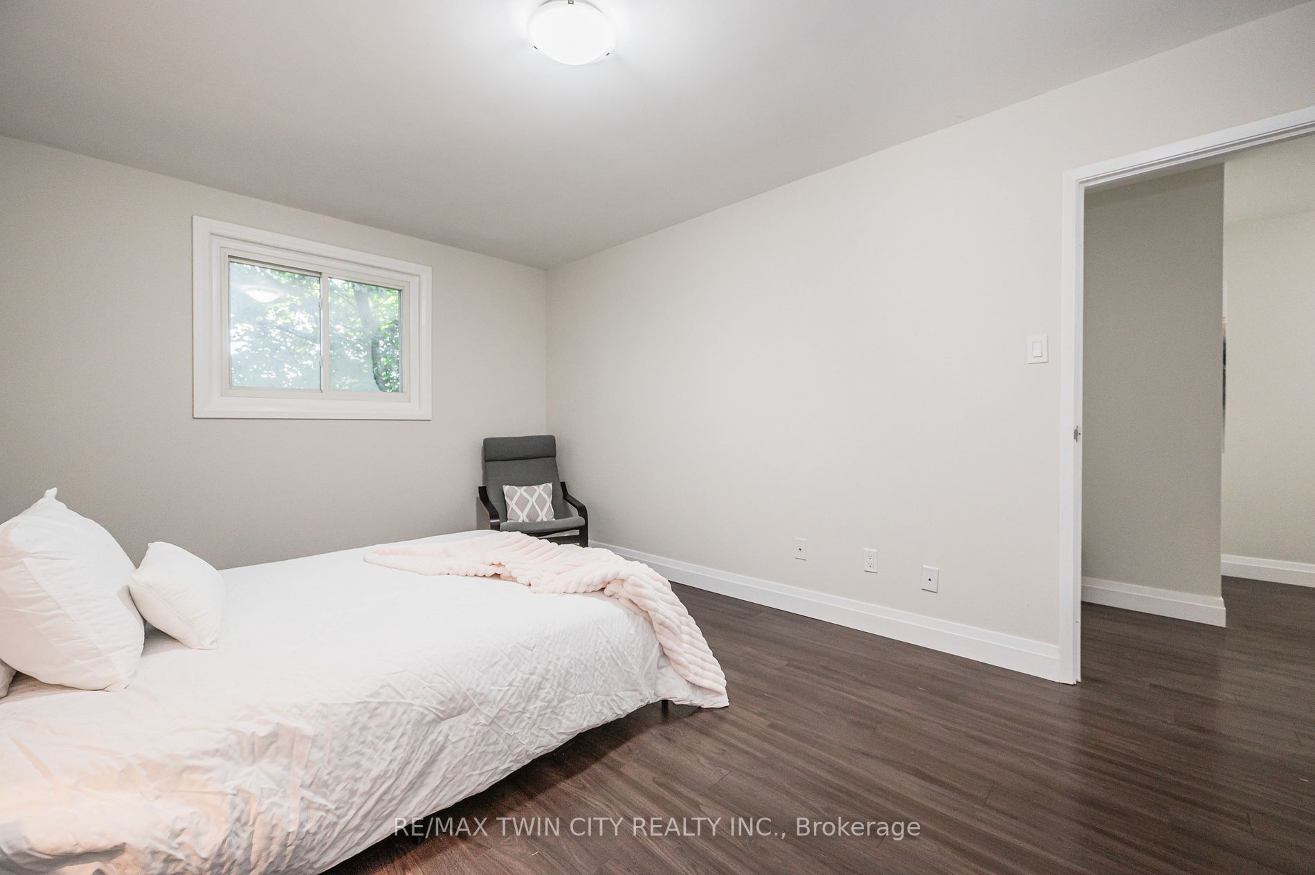 310E Bluevale Street N, #310