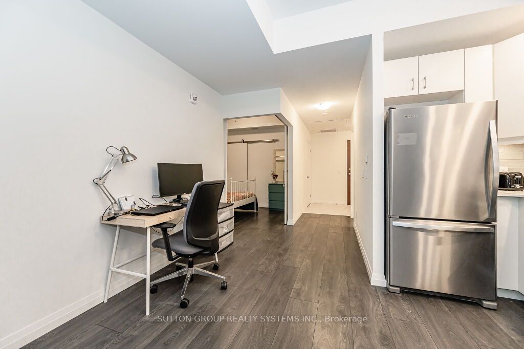 108 Garment St, #404
