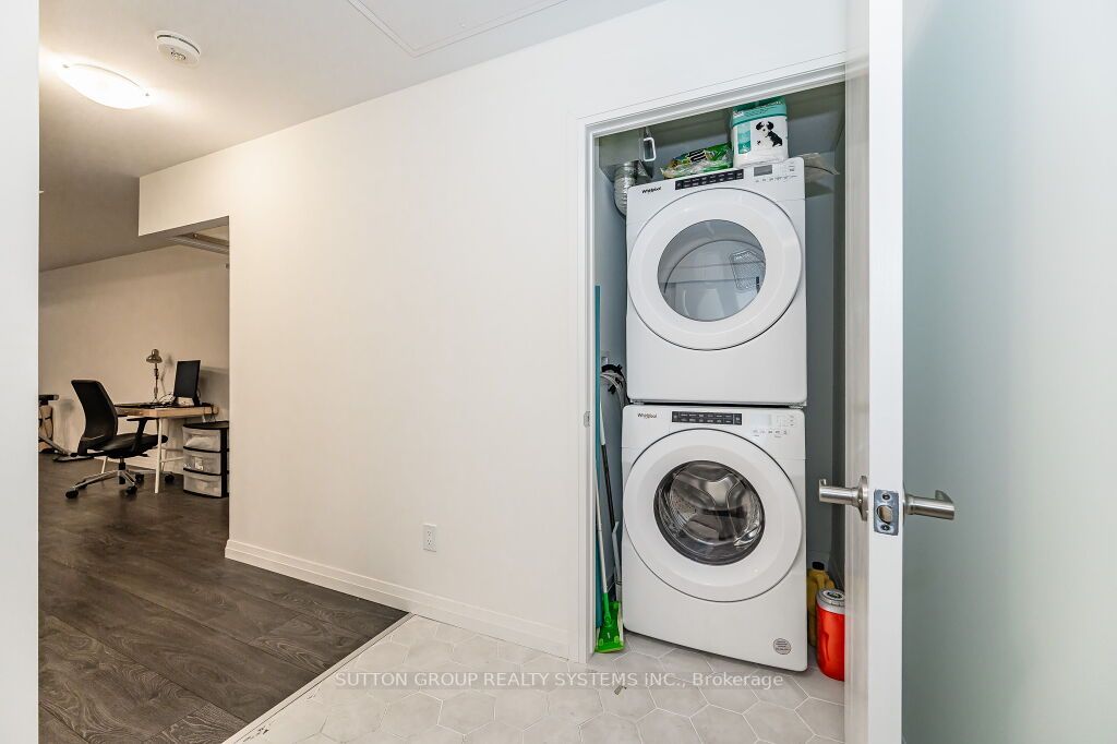 108 Garment St, #404