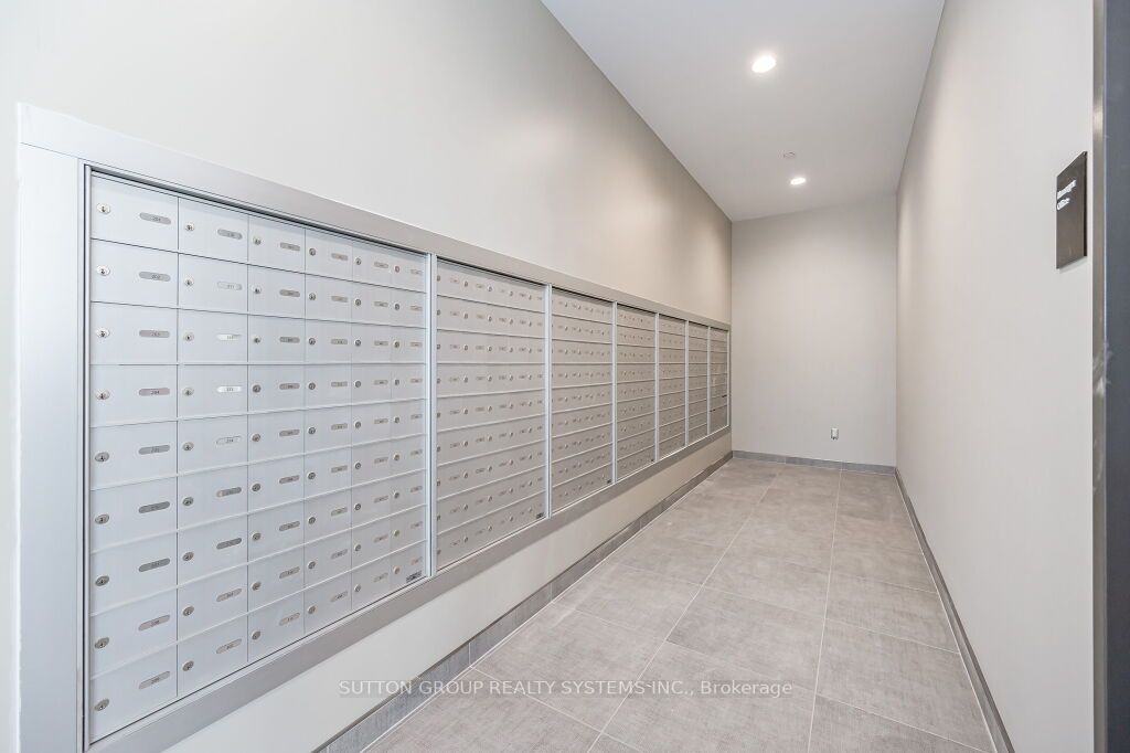 108 Garment St, #404