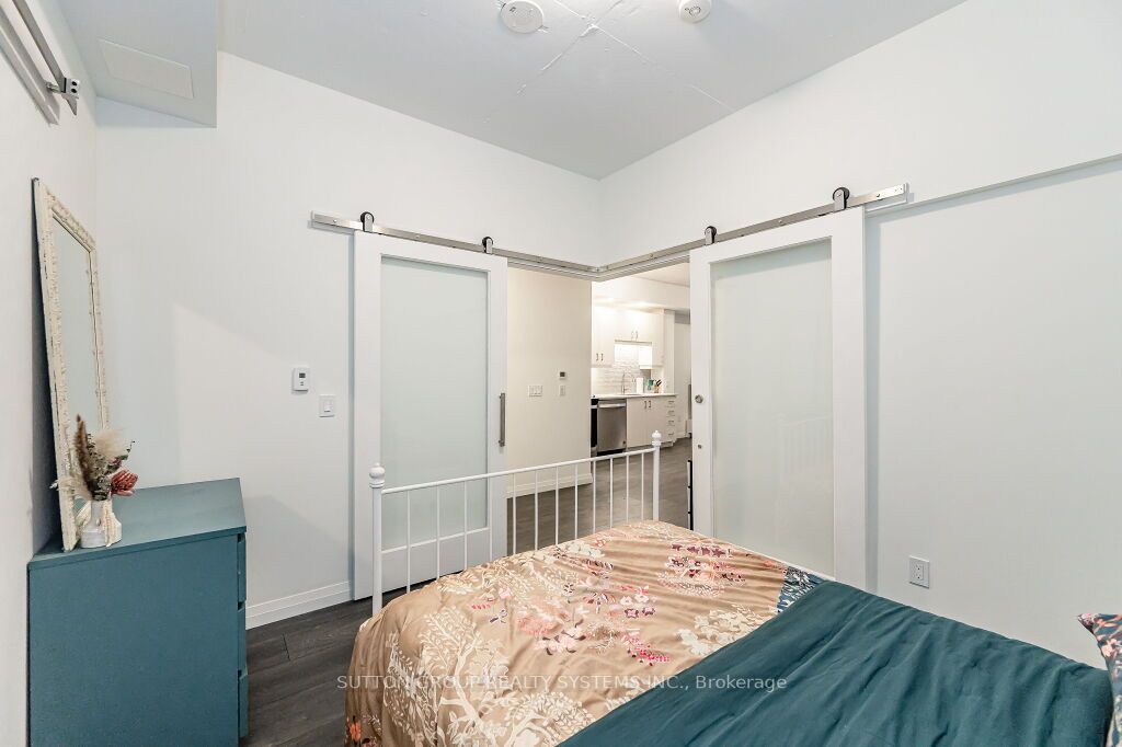 108 Garment St, #404