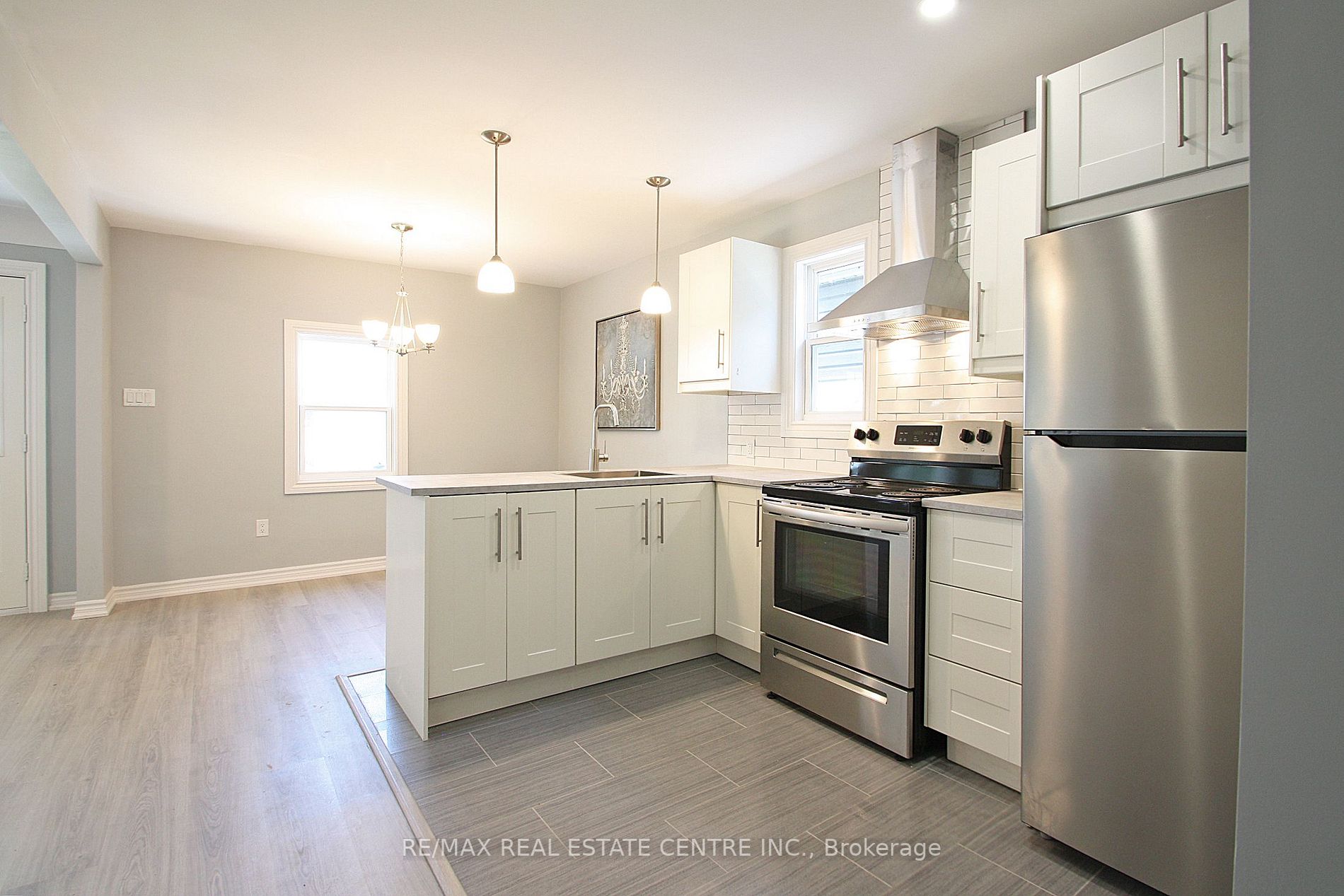 35 Delena Ave S