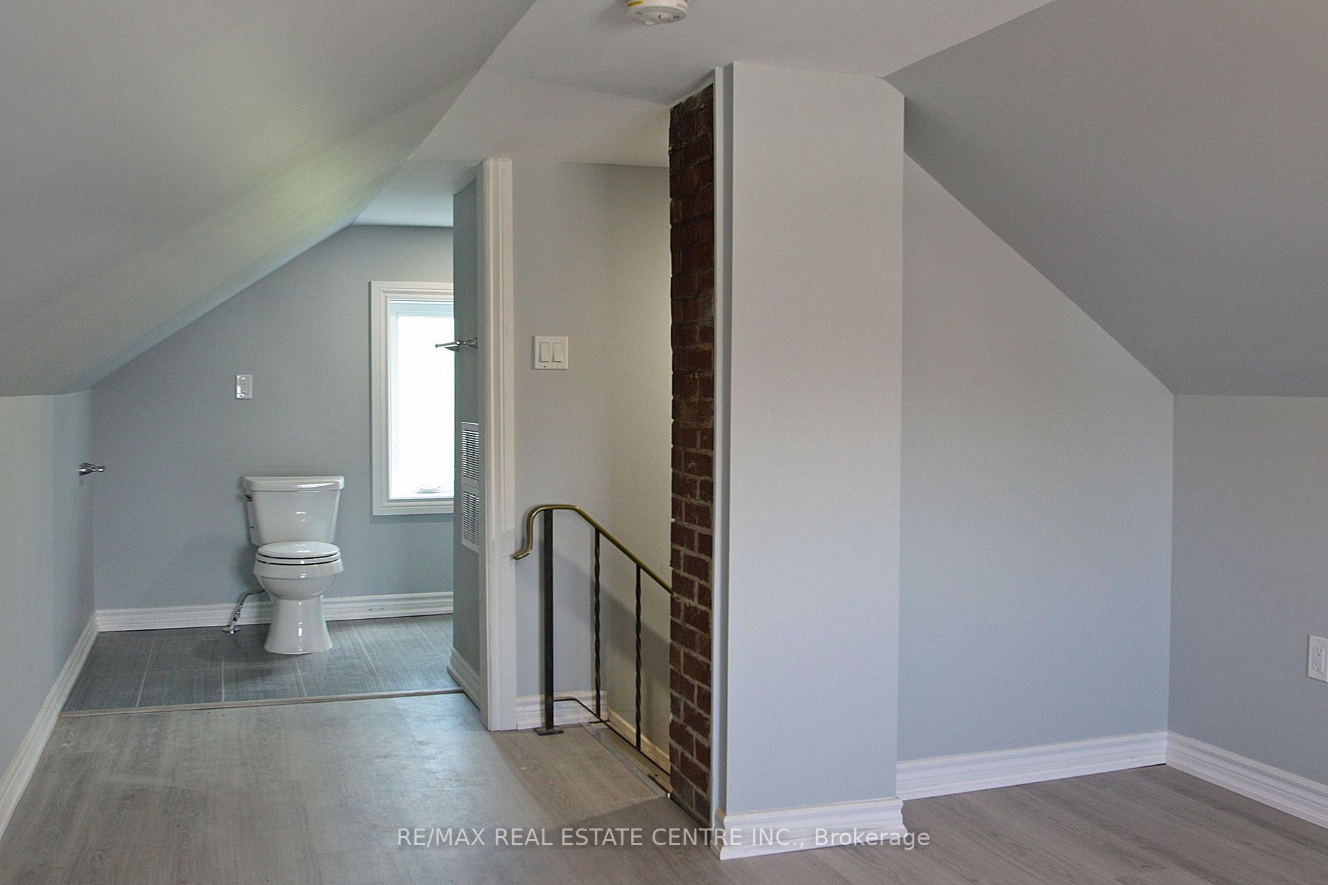 35 Delena Ave S