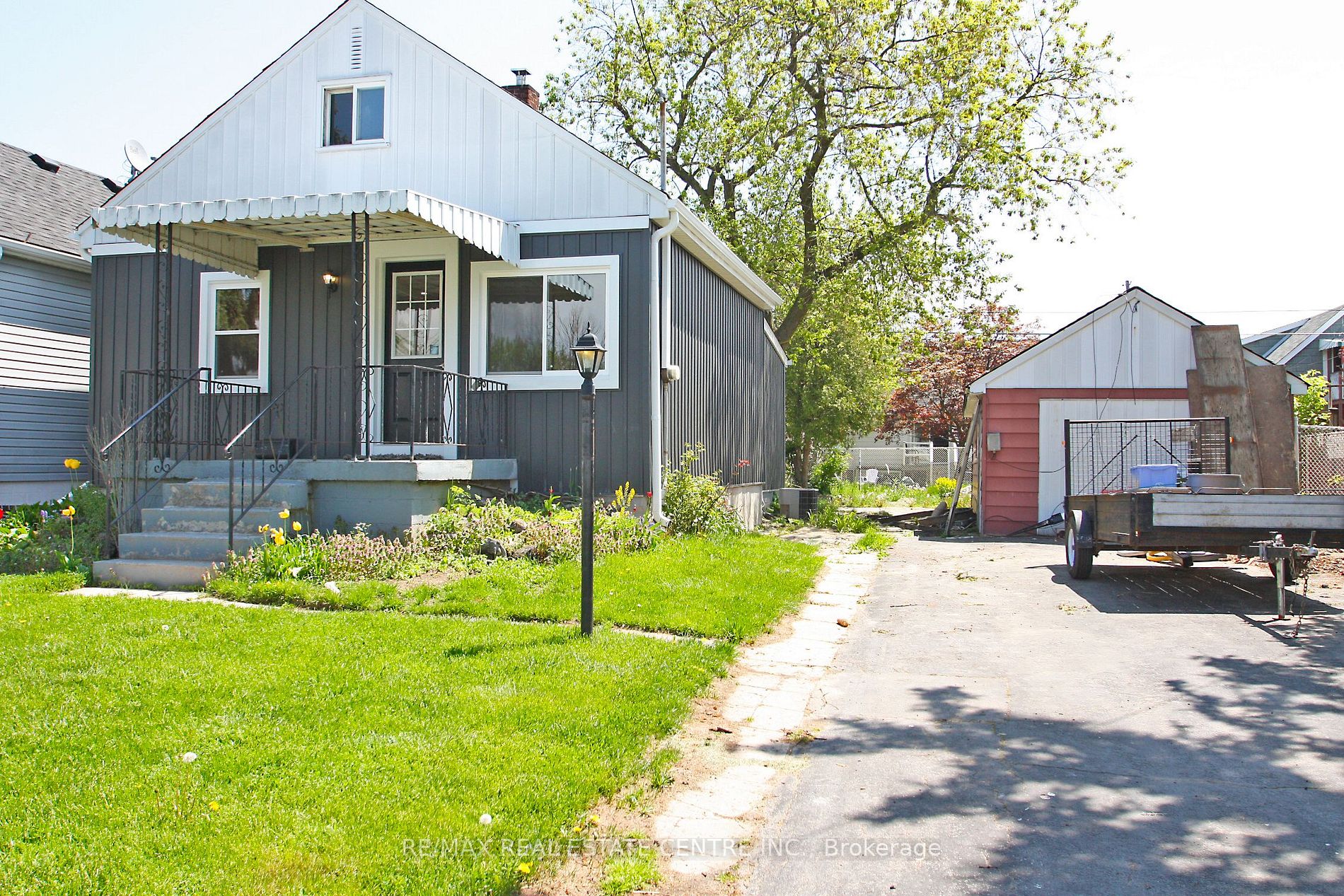 35 Delena Ave S