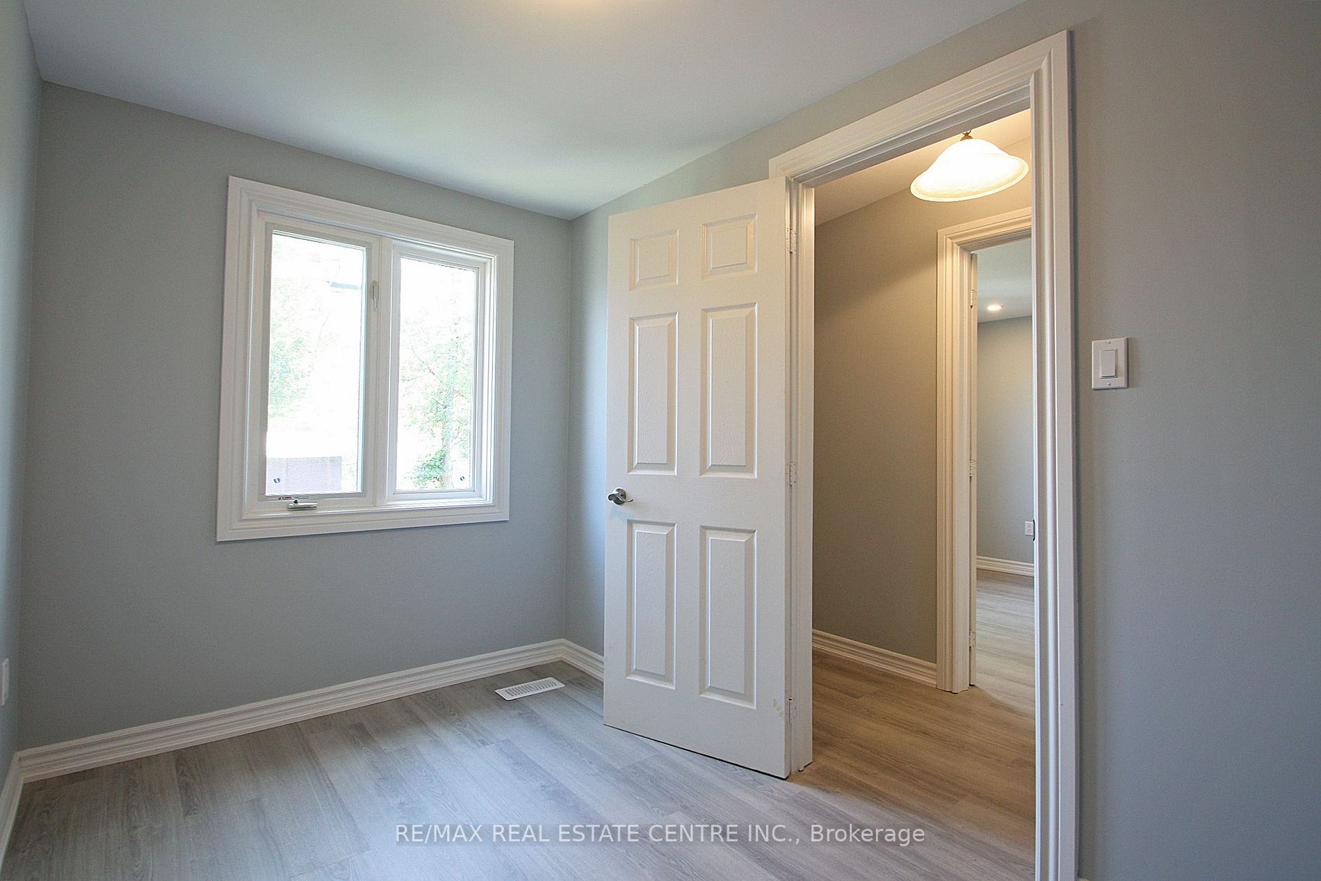 35 Delena Ave S