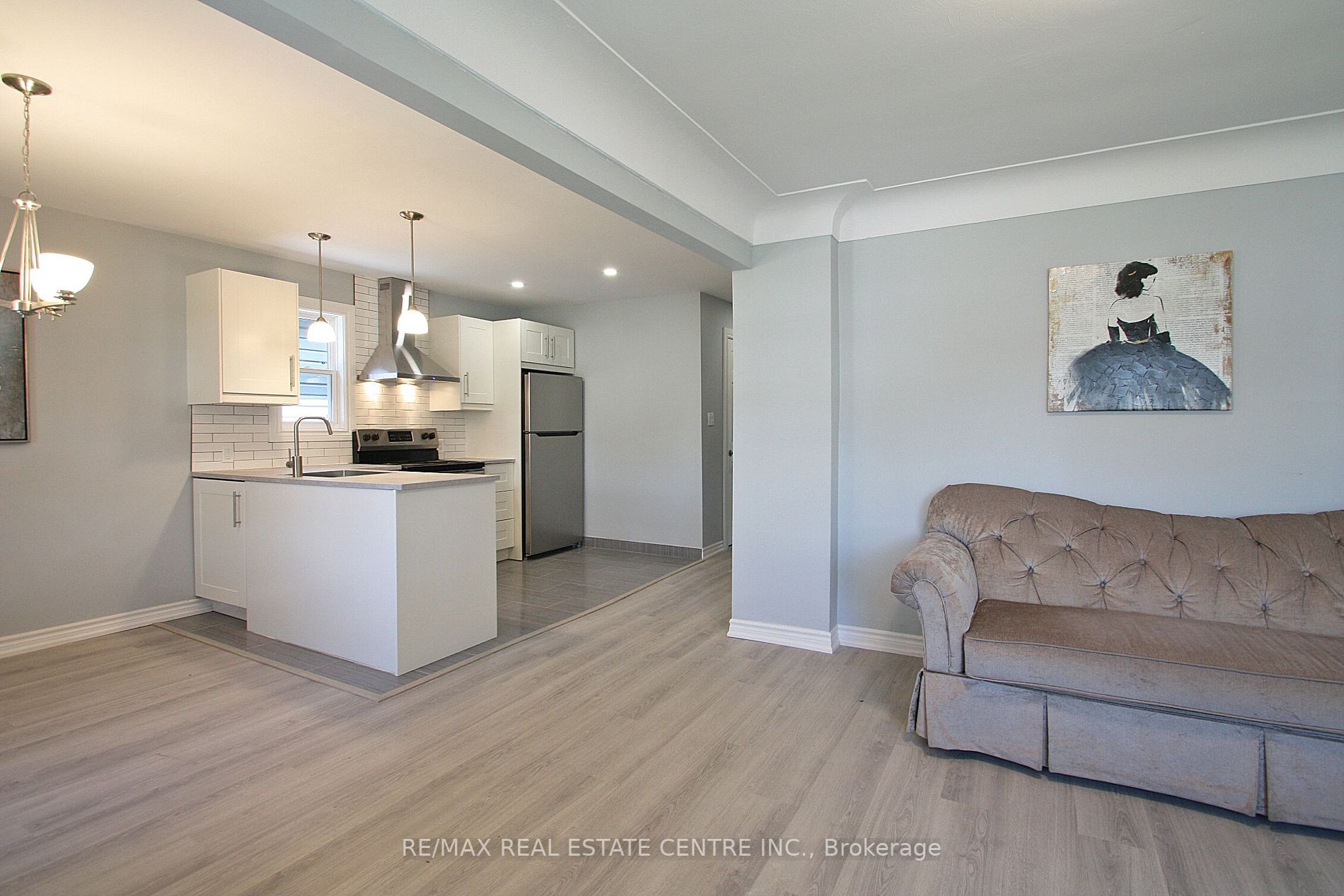 35 Delena Ave S