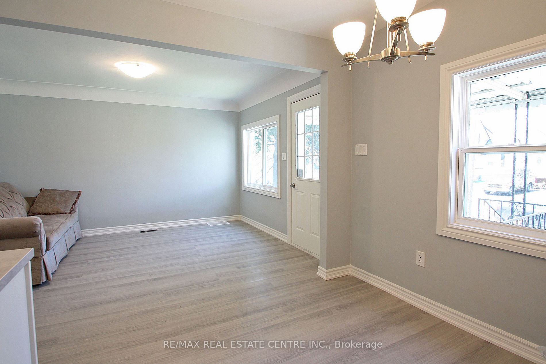 35 Delena Ave S