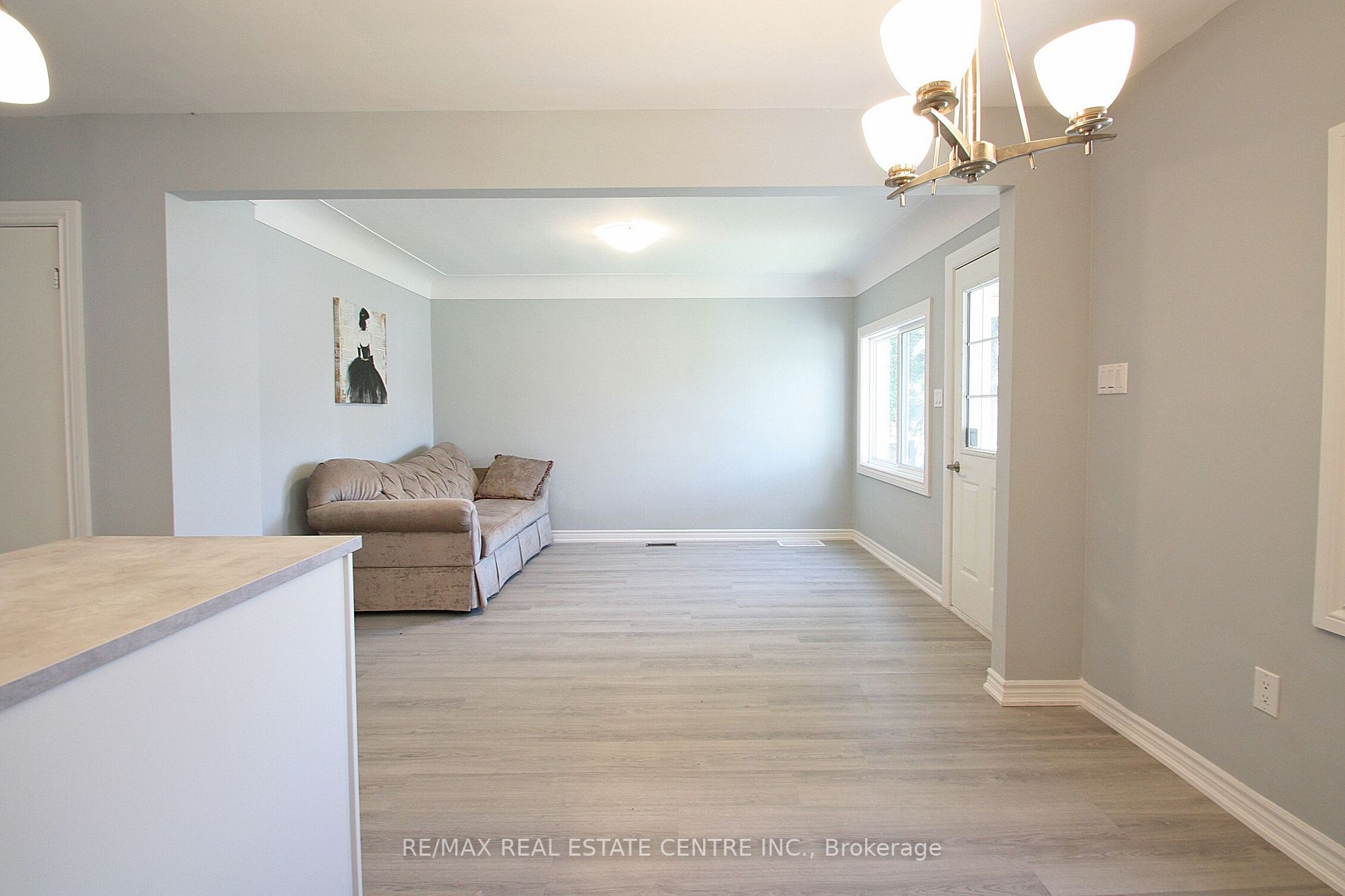 35 Delena Ave S