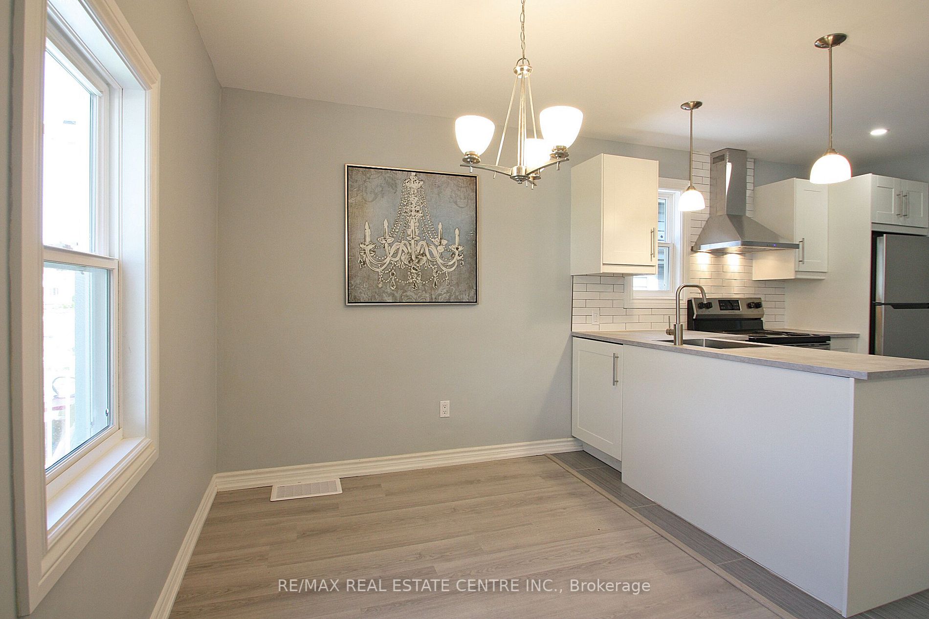 35 Delena Ave S