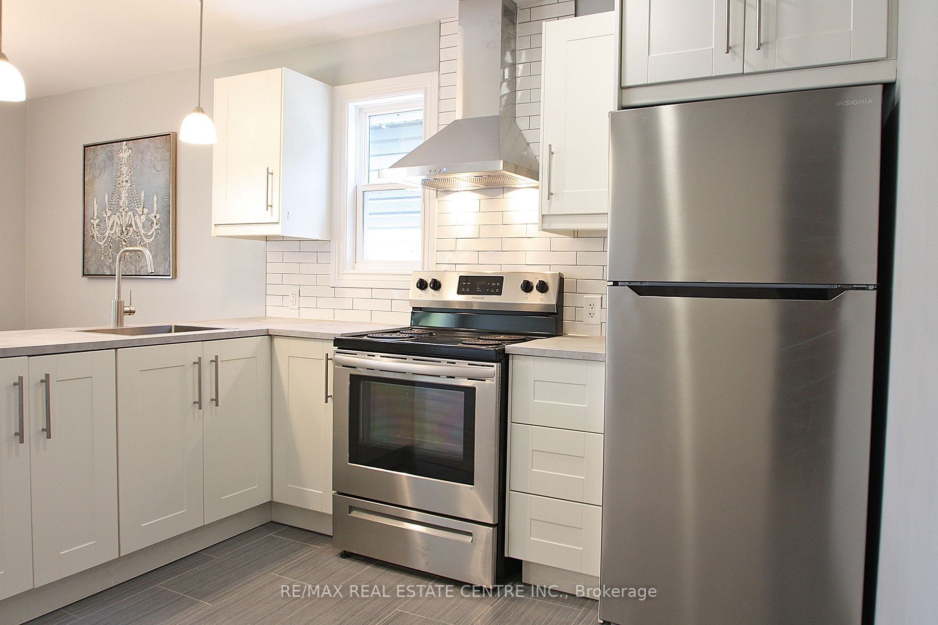 35 Delena Ave S