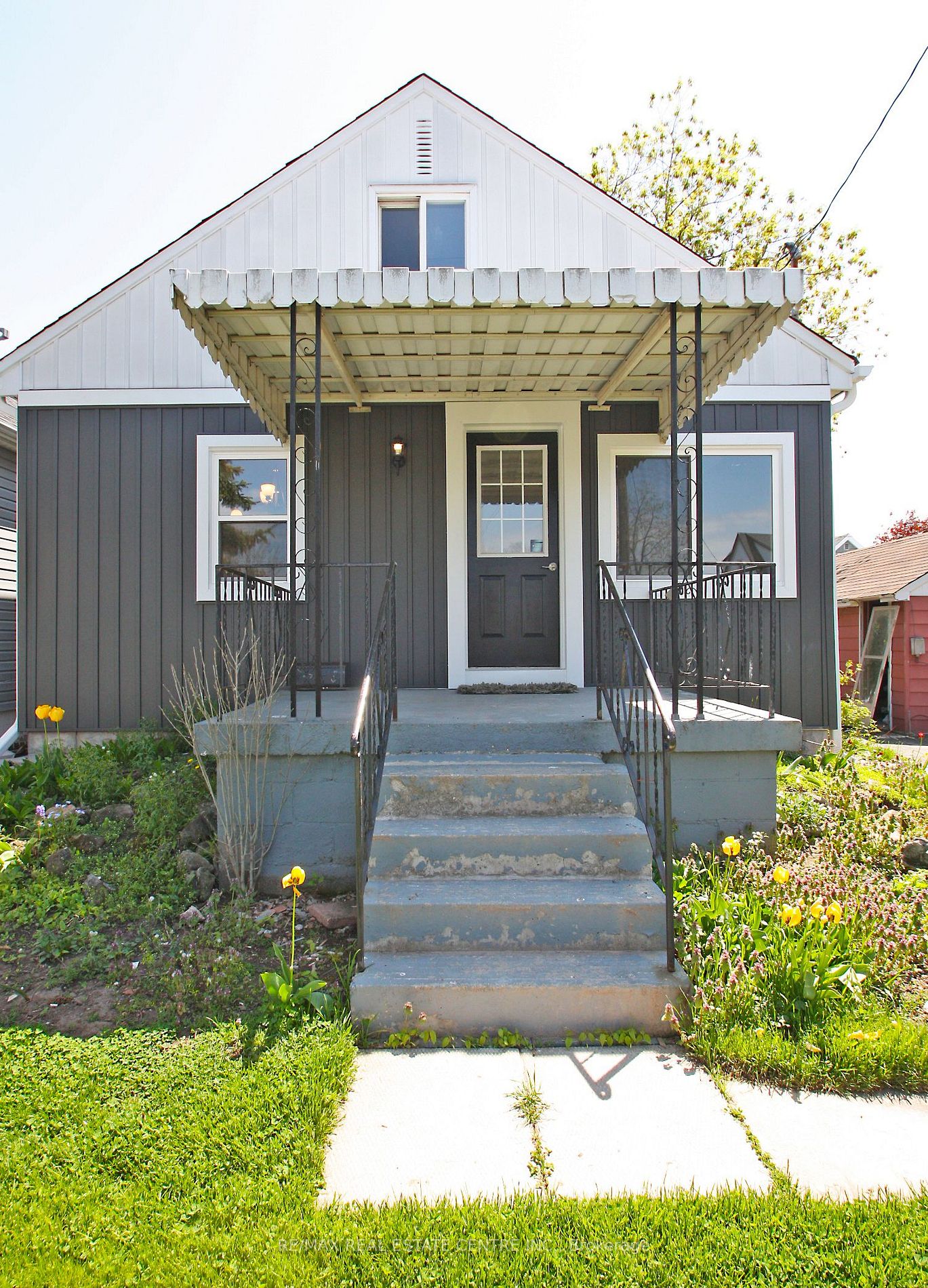 35 Delena Ave S