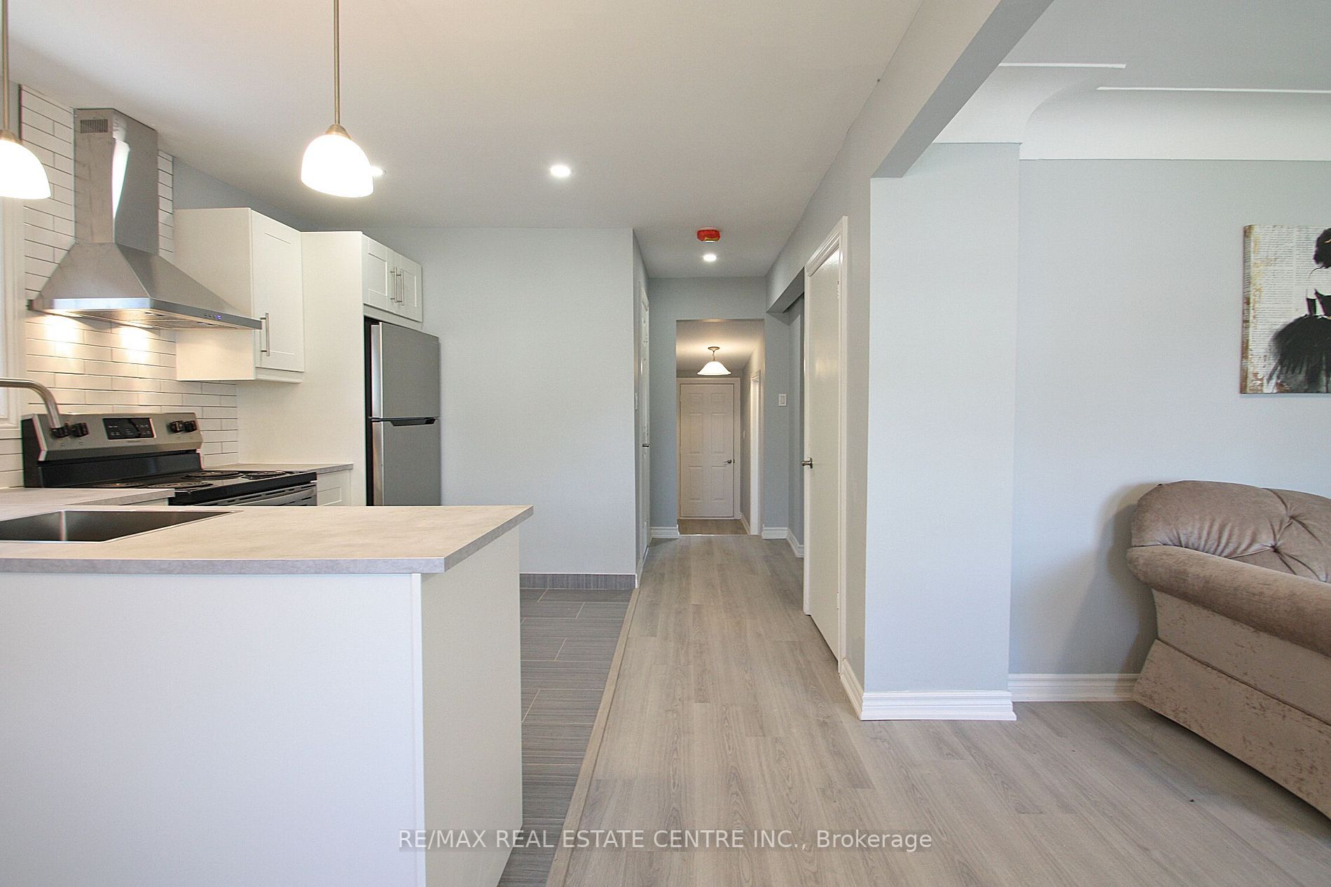 35 Delena Ave S
