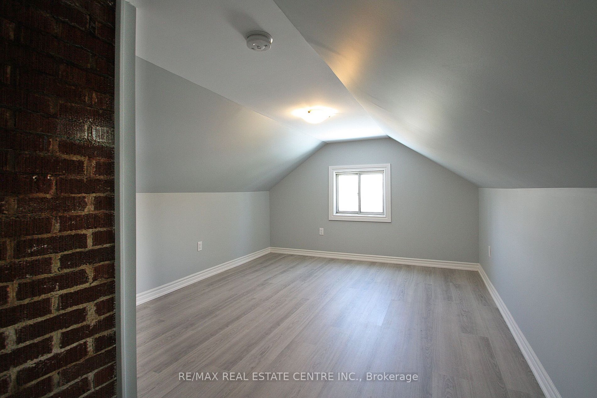 35 Delena Ave S