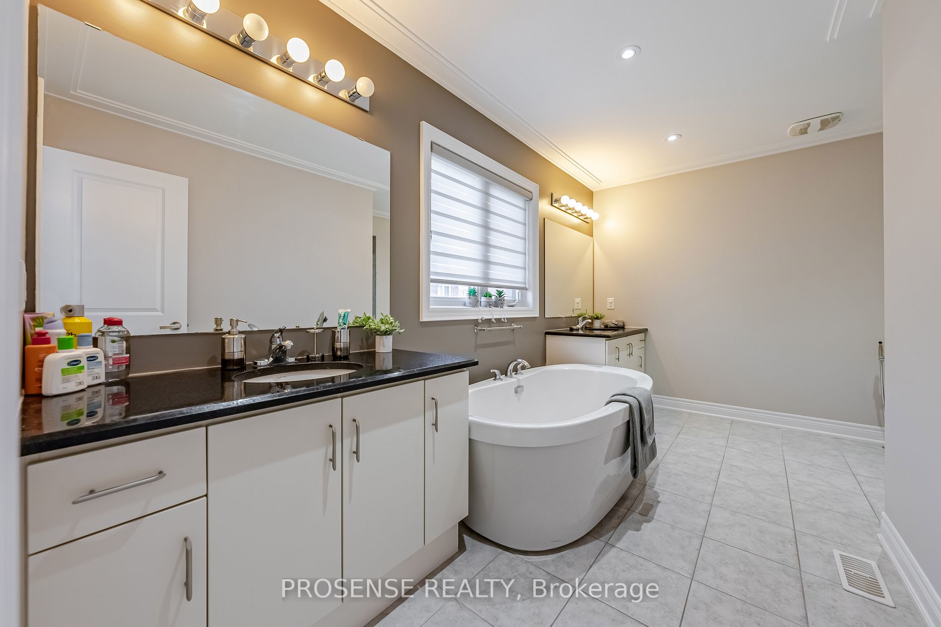 8 Macbean Cres