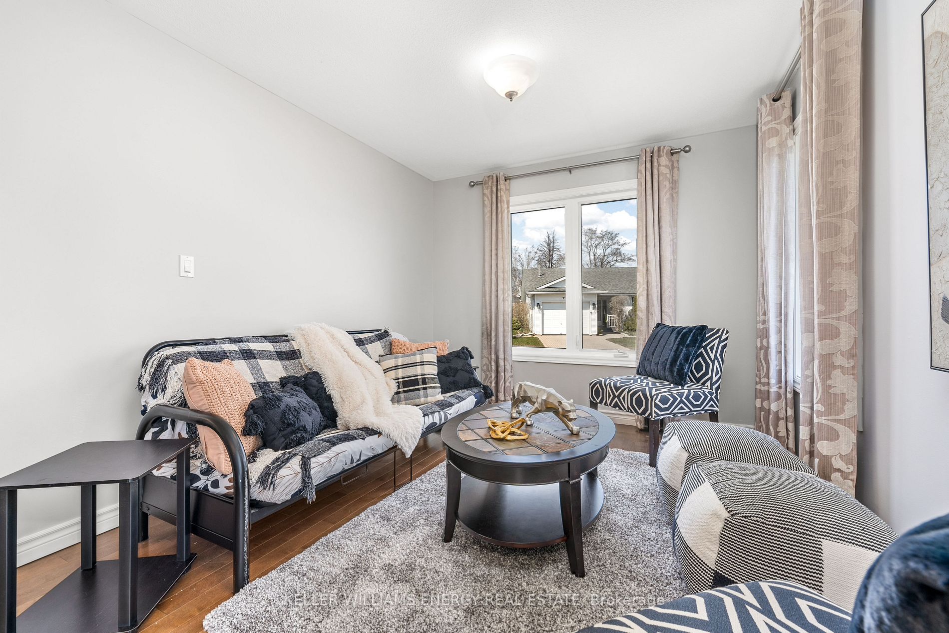 2 Cretney Dr