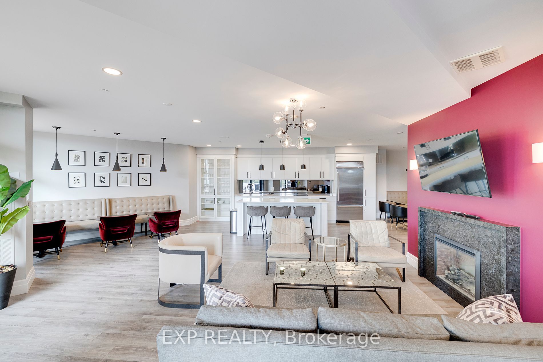 155 Caroline St S, #904