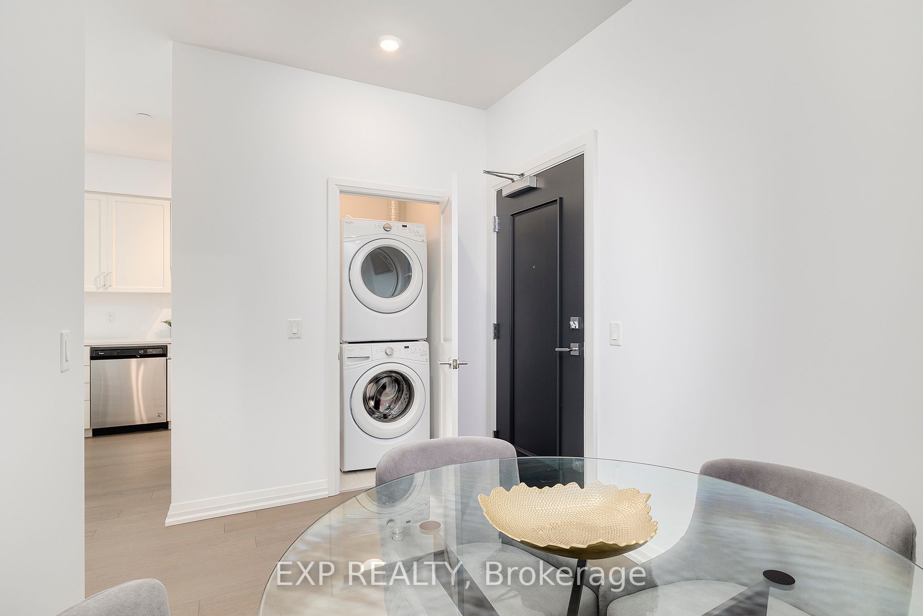 155 Caroline St S, #904