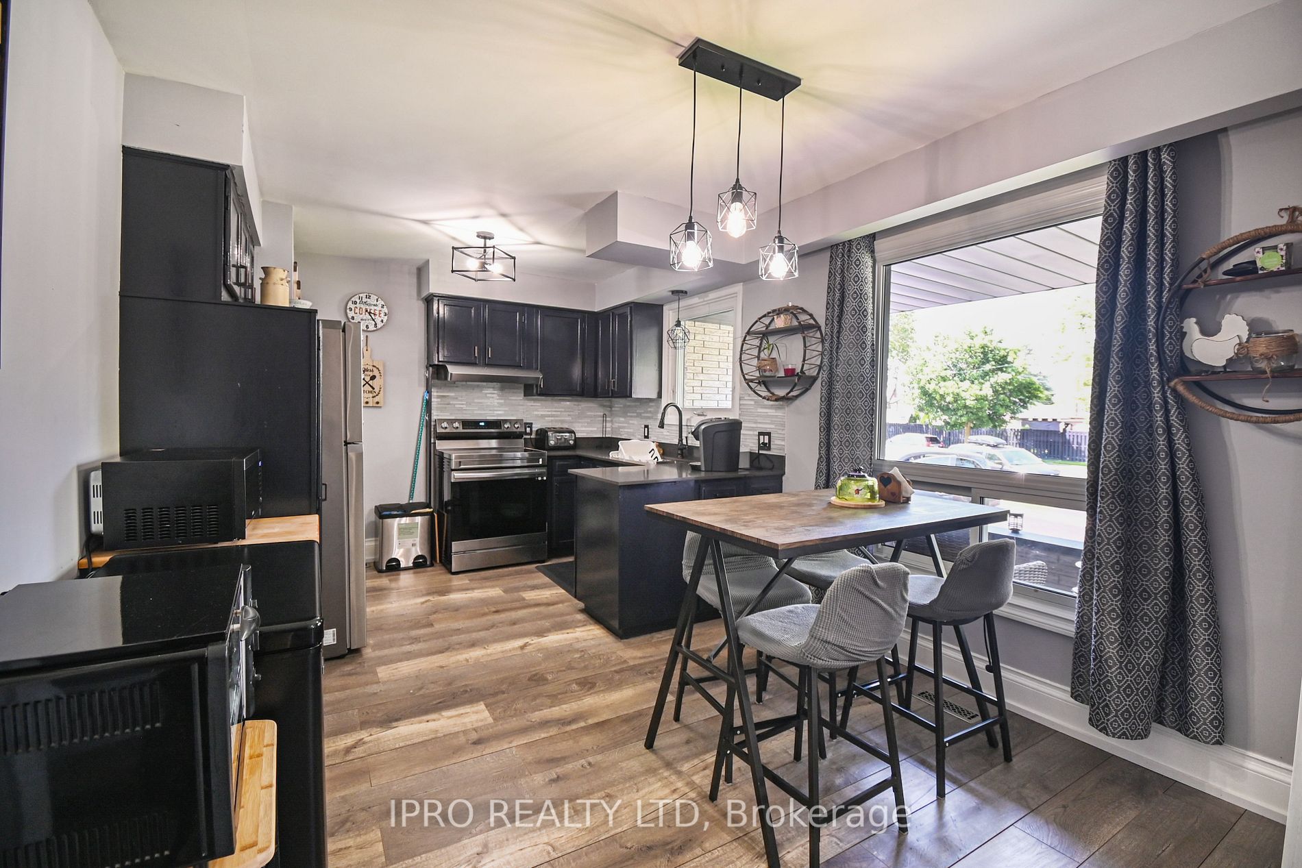 3106 Chipman Crescent
