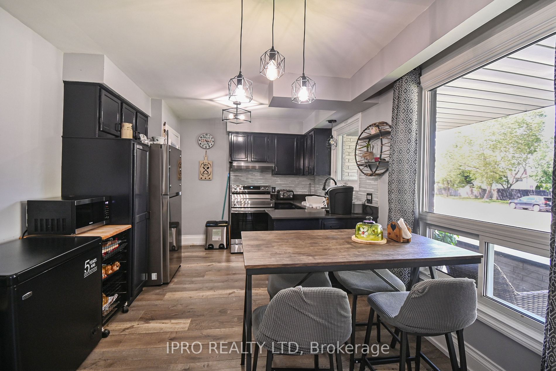 3106 Chipman Crescent