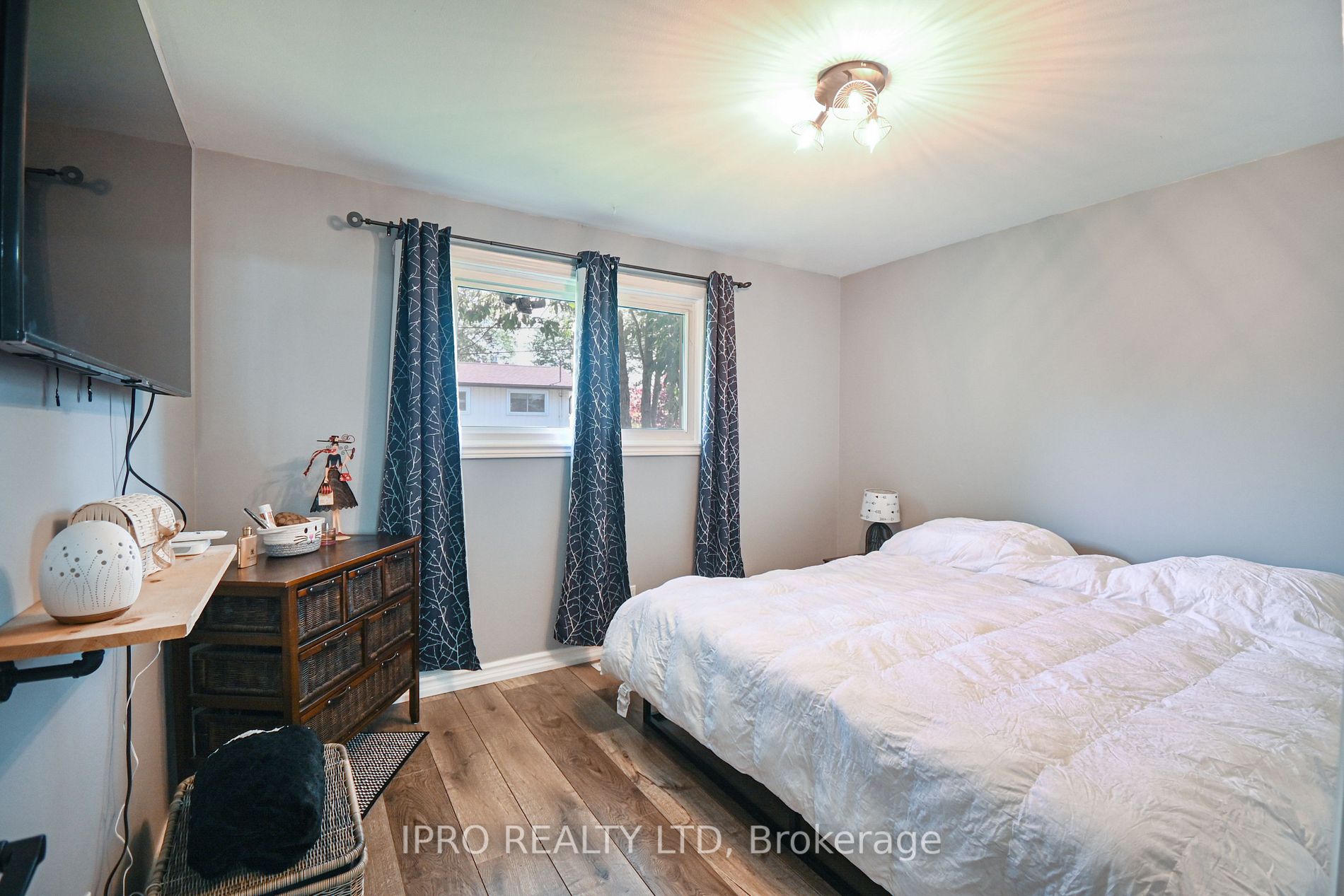 3106 Chipman Crescent