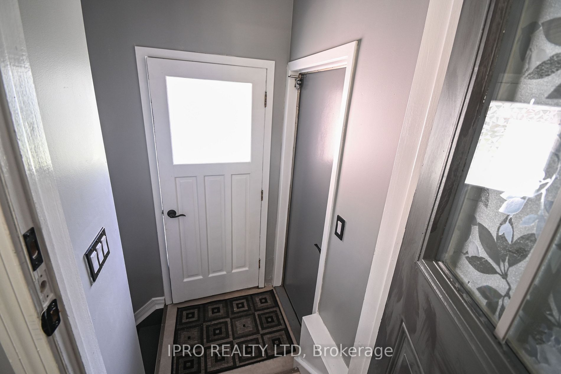 3106 Chipman Crescent