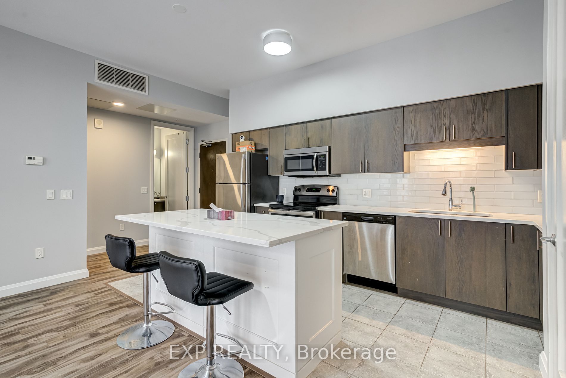 112 King St E, #608