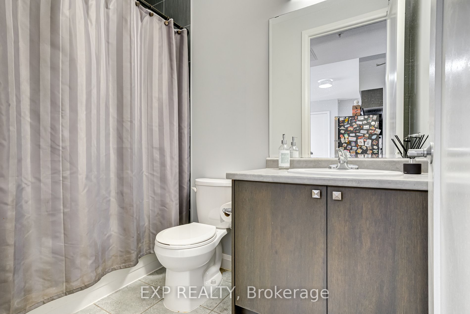 112 King St E, #608