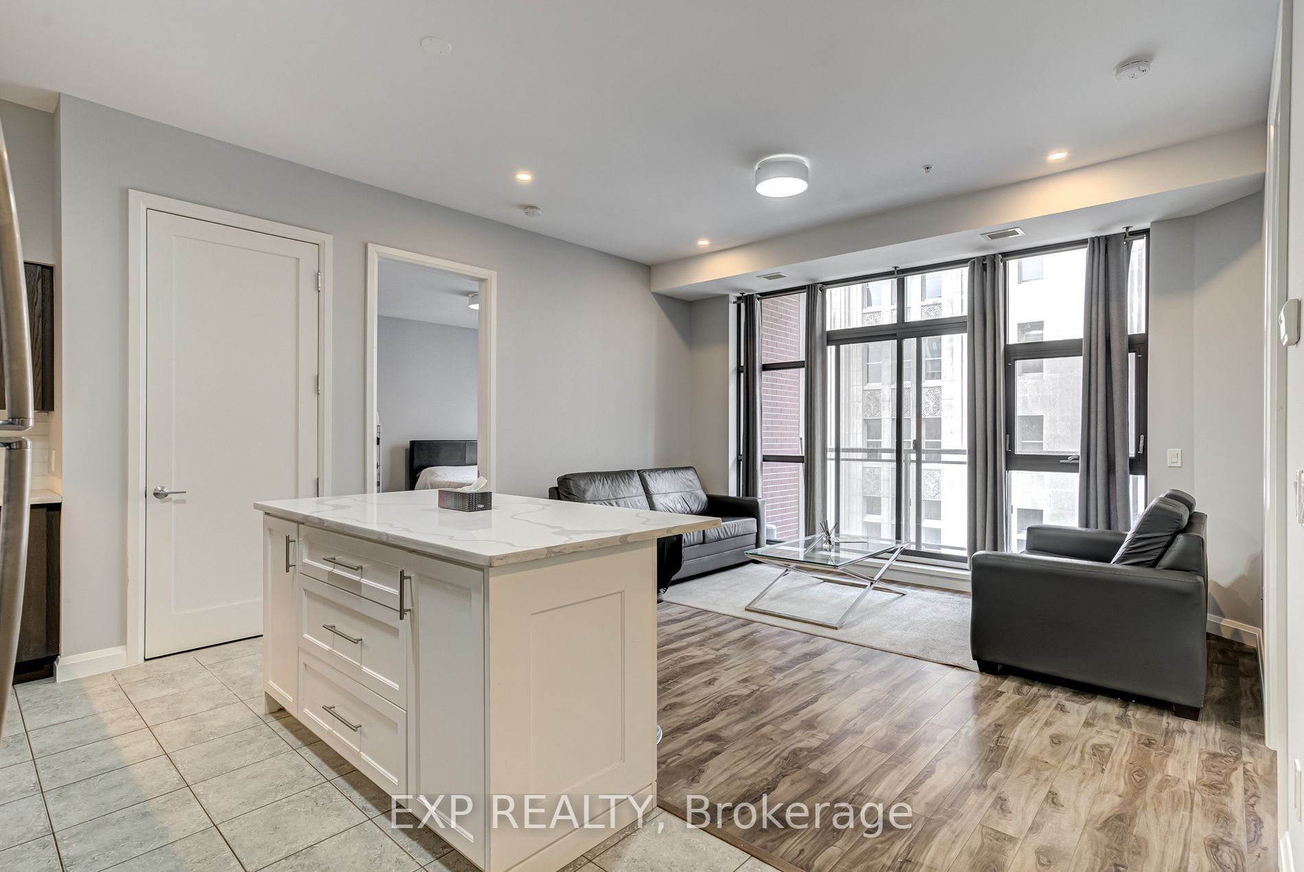 112 King St E, #608