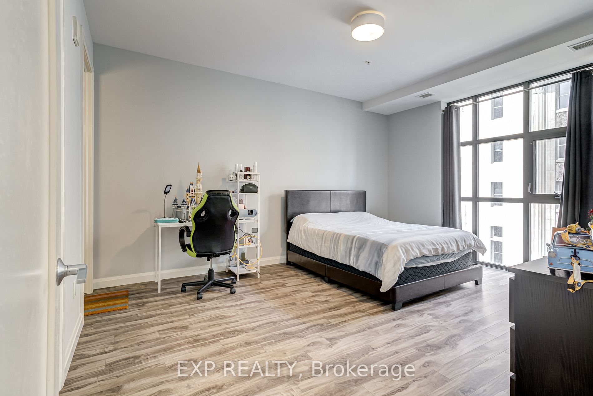112 King St E, #608