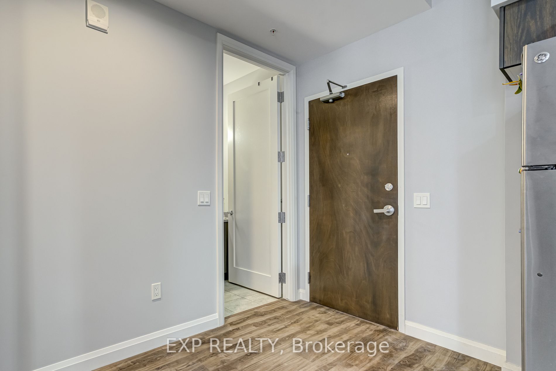112 King St E, #608
