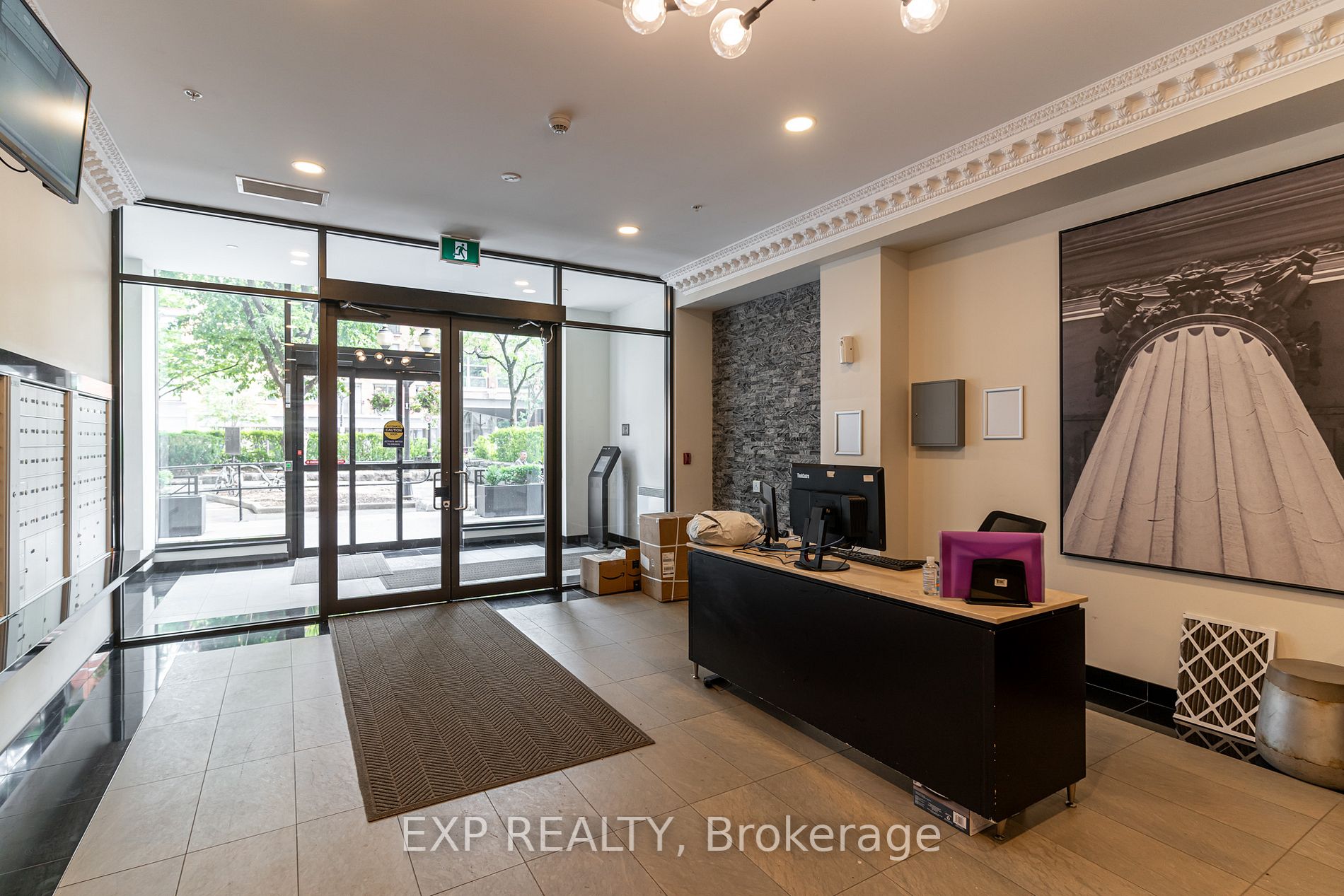 112 King St E, #608