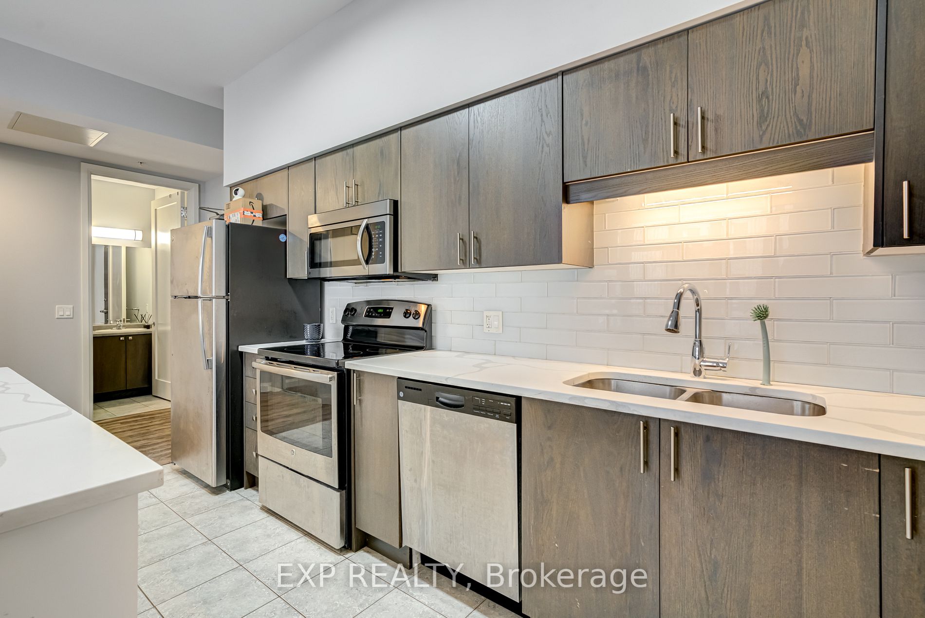 112 King St E, #608