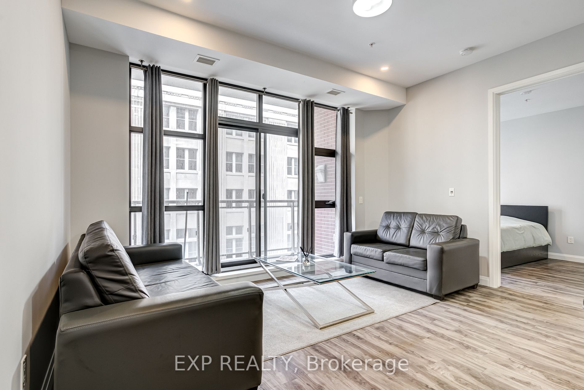 112 King St E, #608