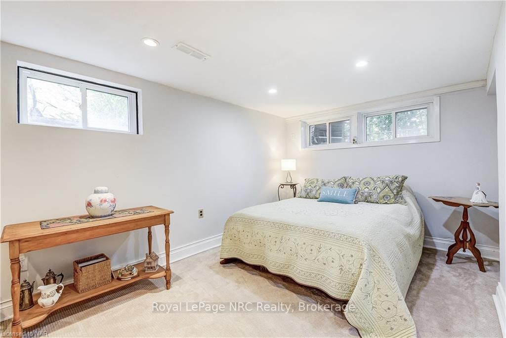 14 Lynnwood Ave
