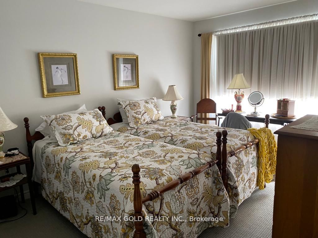 7945 Old Field Road, #6