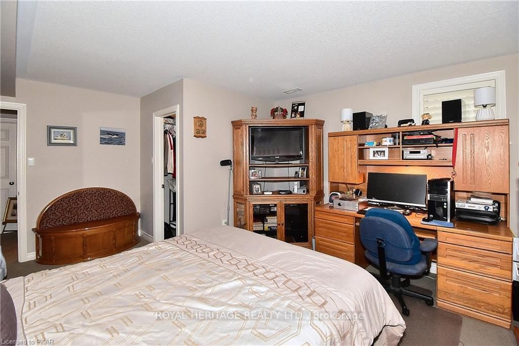 34 South Harbour Dr