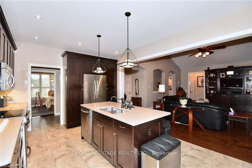 34 South Harbour Dr