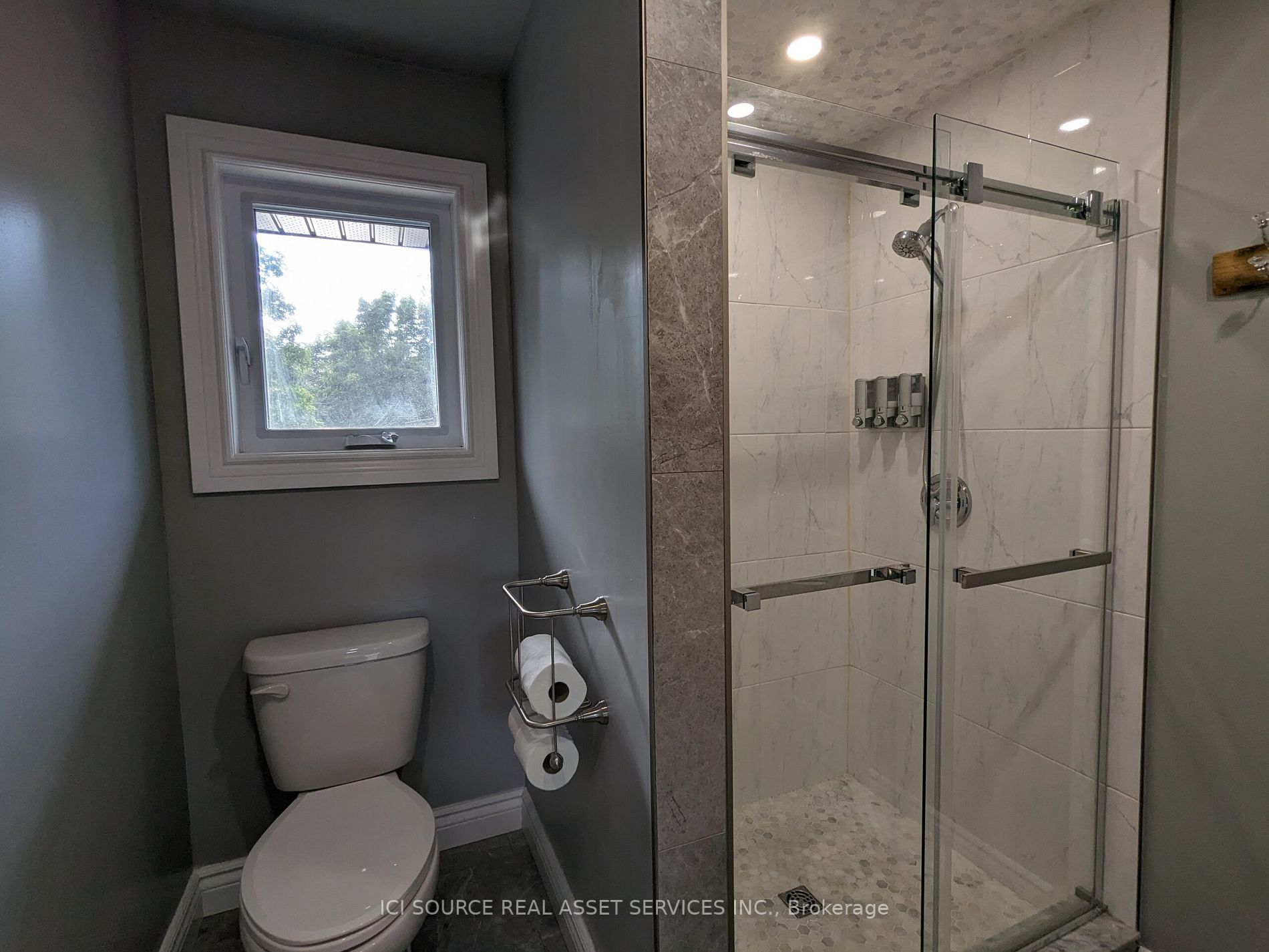 35 Brook Rd S