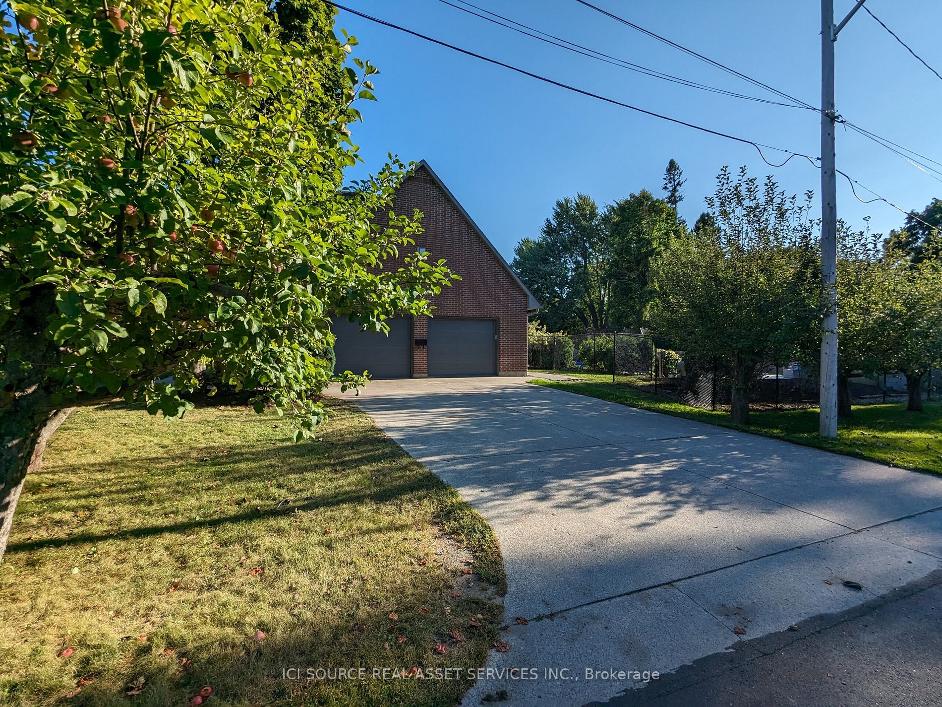 35 Brook Rd S